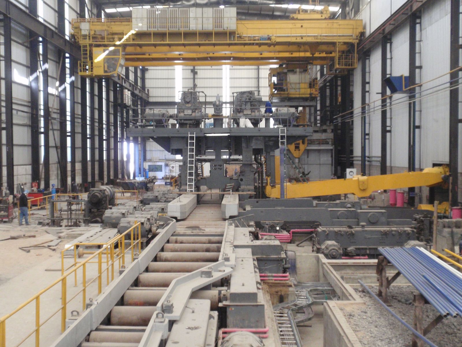 Línea del tren de laminación montada en la nave